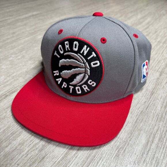 Toronto Raptors Mitchell and Ness Snapback Hat Cap Gray Red Basketball NBA Logo - Picture 1 of 4